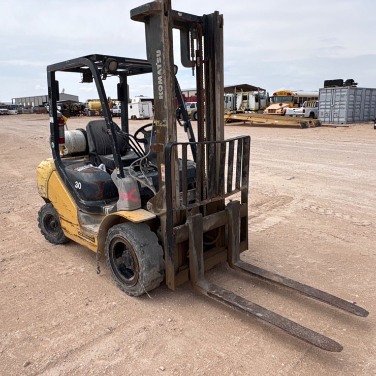 KOMATSU FG30HT-16