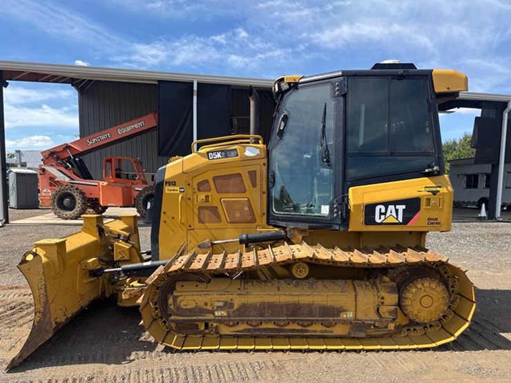 2017-caterpillar-d5k2-lgp-image-1