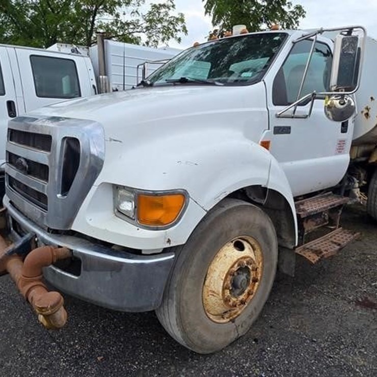 2006 FORD F750 SD