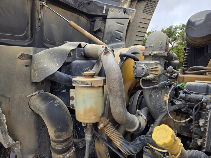 2012-caterpillar-ct660-image-50