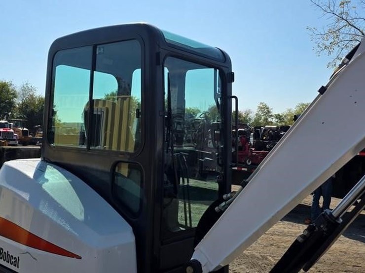 2016-bobcat-e35-image-30