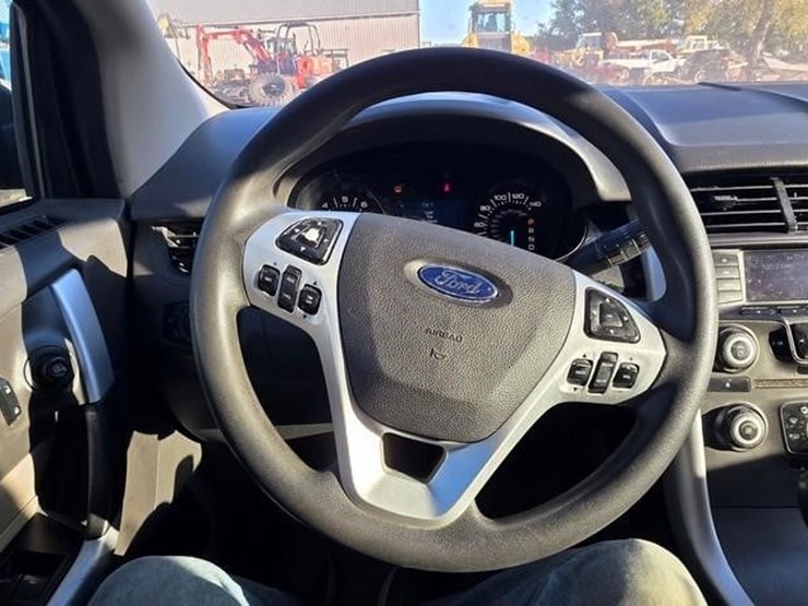 2011-ford-edge-se-image-45