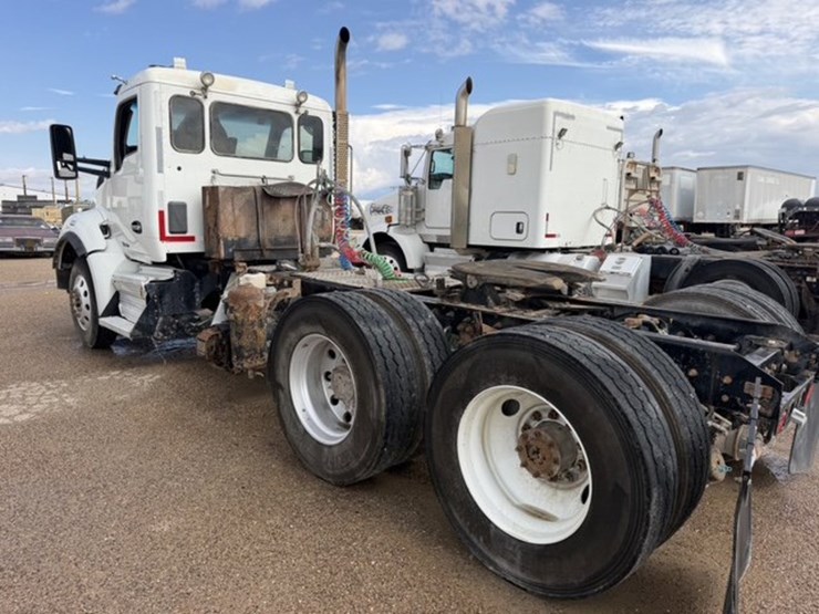 2019-kenworth-t880-image-9