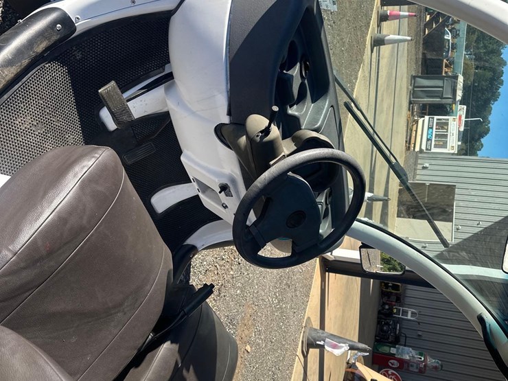 gem-e6-electric-6-passenger-low-speed-vehicle-image-9