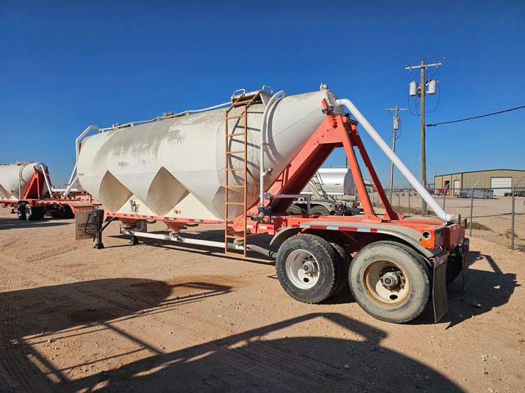 1979-fruehauf-1,070-cu-ft-t/a-pneumatic-dry-bulk-trailer-image-2