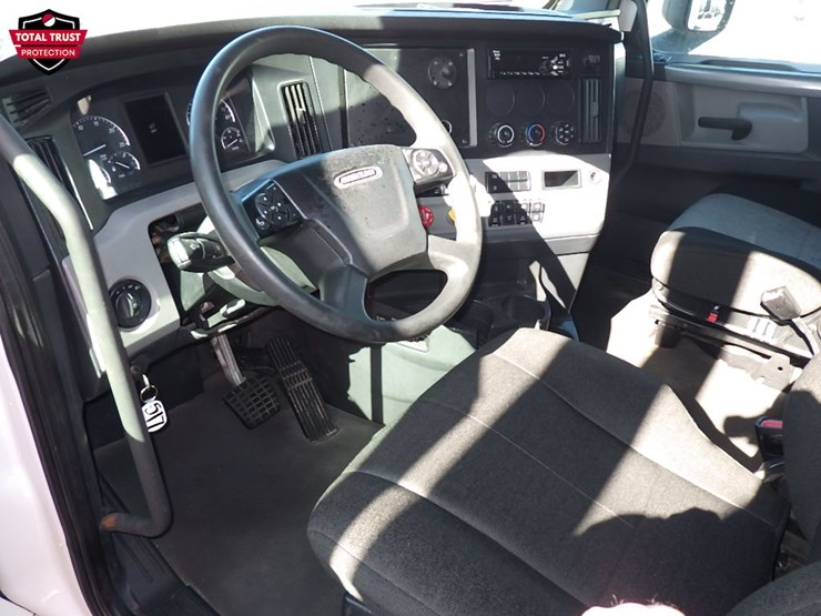 2022-freightliner-cascadia-126-image-23