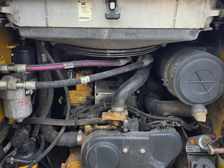 2019-caterpillar-299d2-xhp-image-45
