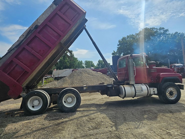 #15804-•-1998-mack-rd688s-dump-truck-image-73