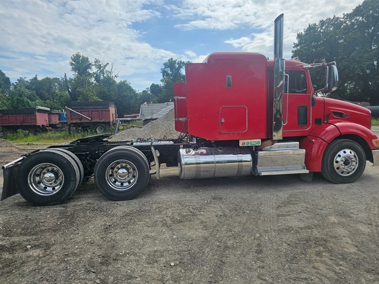 #15801-•-2012-peterbilt-384-sleeper-truck-image-40