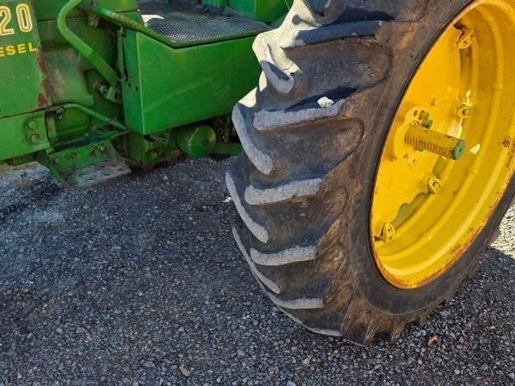 1972-john-deere-2520-image-23