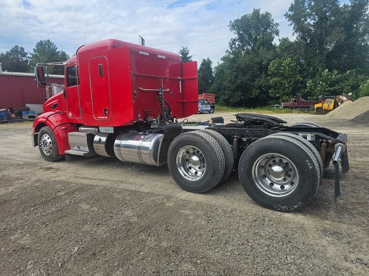 #15801-•-2012-peterbilt-384-sleeper-truck-image-23