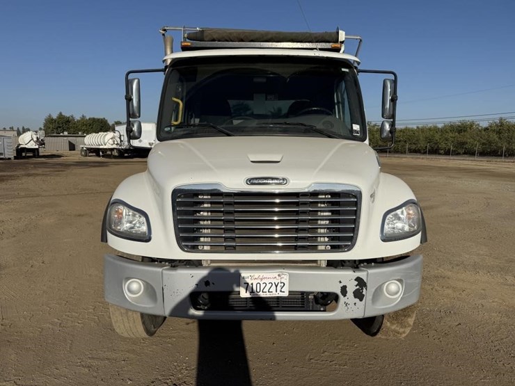 2019-freightliner-m2-dump-truck-image-17