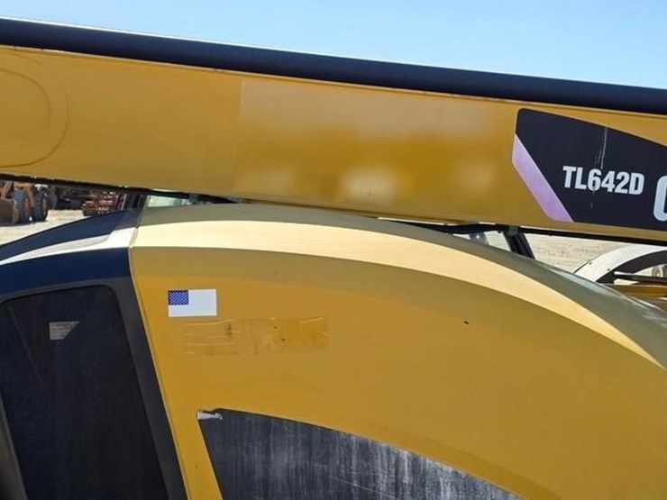 2018-caterpillar-tl642d-image-27