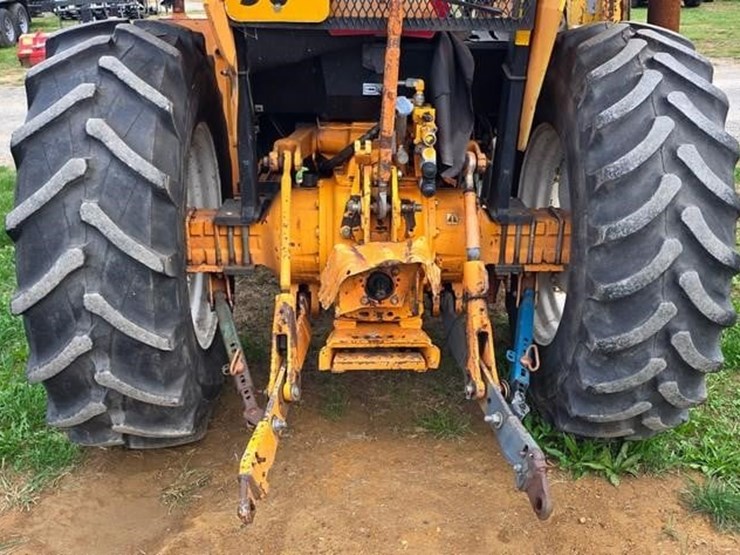 new-holland-6640-image-18