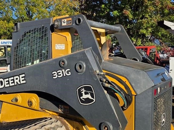 2018-deere-331g-image-23