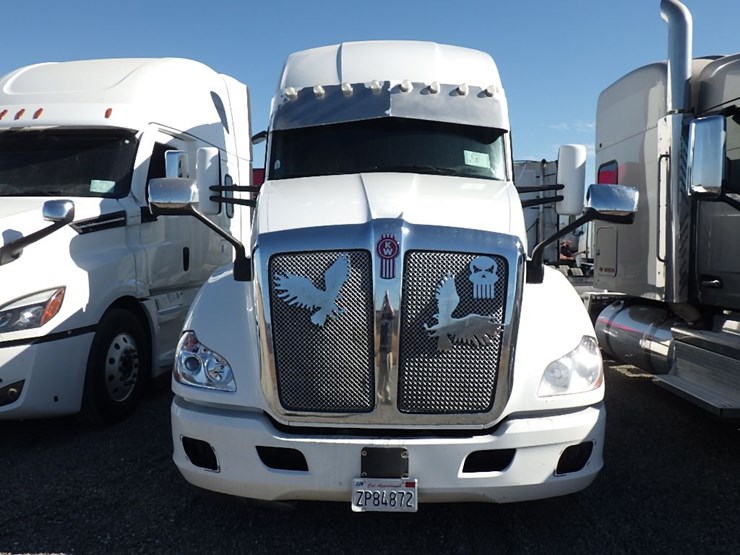2021-kenworth-t680-image-2