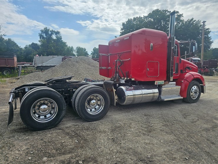 #15801-•-2012-peterbilt-384-sleeper-truck-image-37