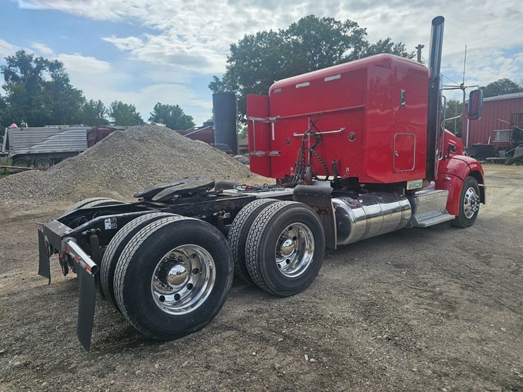 #15801-•-2012-peterbilt-384-sleeper-truck-image-35
