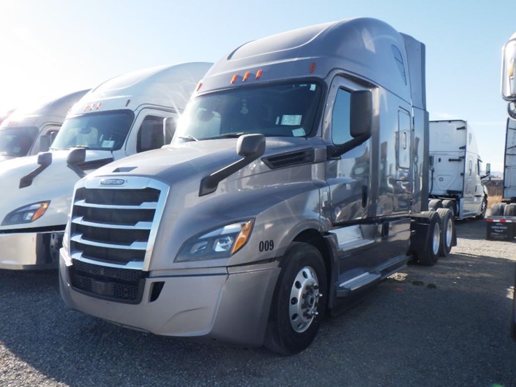 2019-freightliner-cascadia-126-image-1
