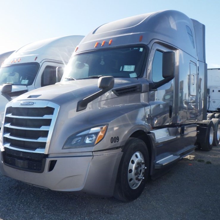 2019 FREIGHTLINER CASCADIA 126