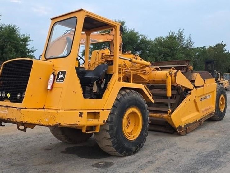 1984-deere-762a-image-1