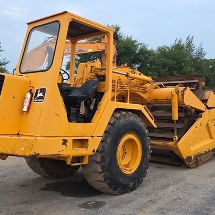 1984 DEERE 762A