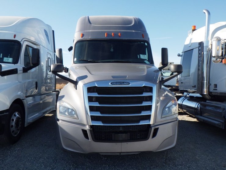 2019-freightliner-cascadia-126-image-3