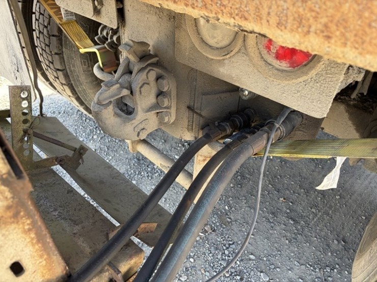 2012-freightliner-m2-t/a-dump-truck-image-31