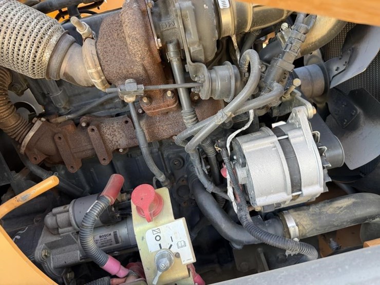 2019-case-570n-ep-skip-loader-image-42