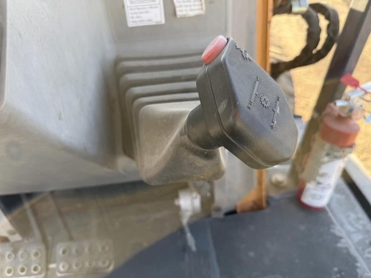 2019-case-570n-ep-skip-loader-image-10