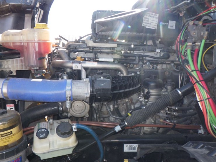 2019-freightliner-cascadia-126-image-22