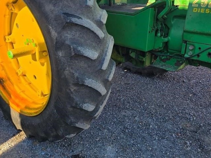 1972-john-deere-2520-image-10