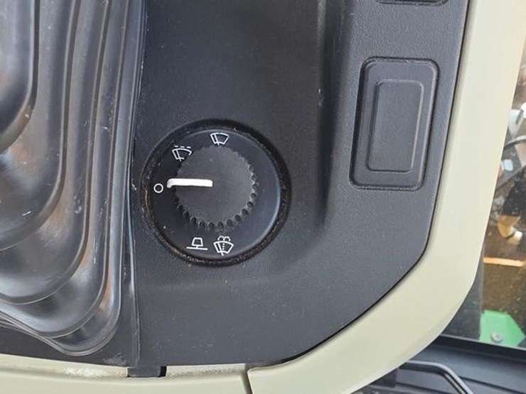 2019-john-deere-5100e-image-66