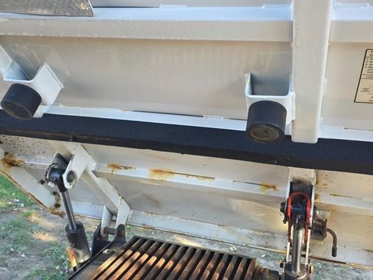 2010-bobcat-toolcat-5600-image-43