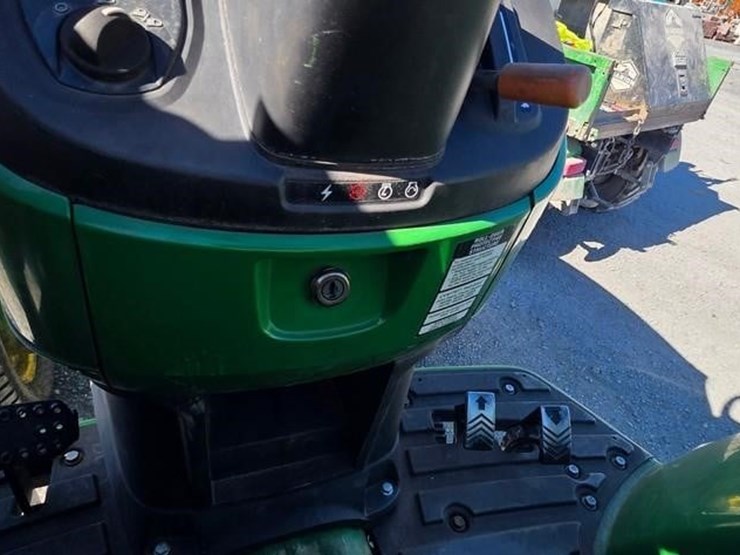john-deere-4052m-image-40