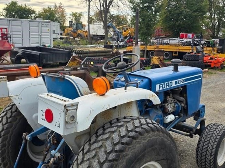 ford-1700-image-17