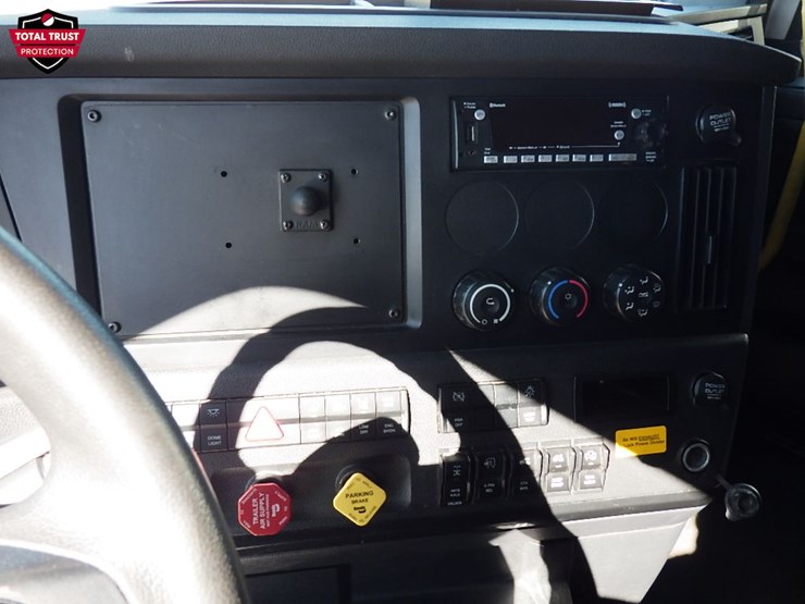 2024-freightliner-cascadia-126-image-21