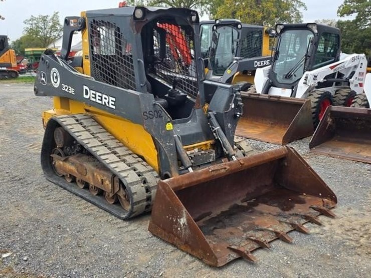 2017-deere-323e-image-1