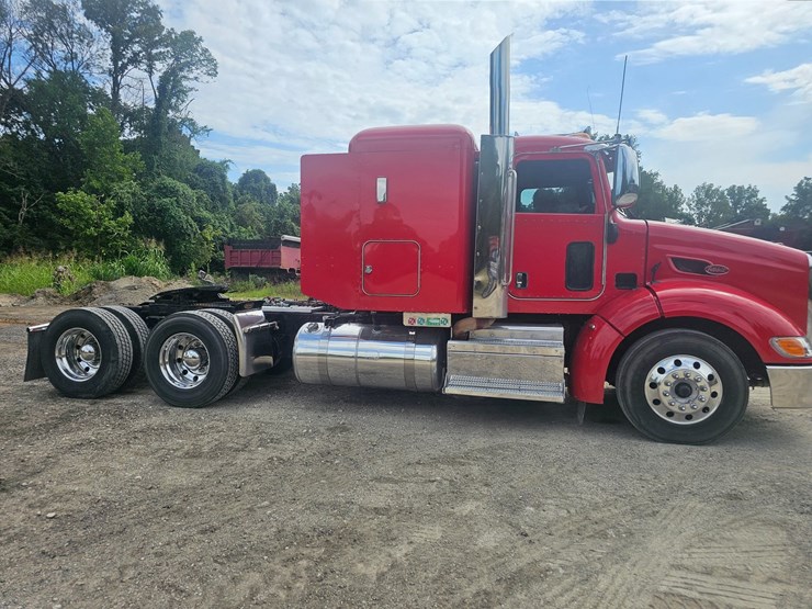 #15801-•-2012-peterbilt-384-sleeper-truck-image-44