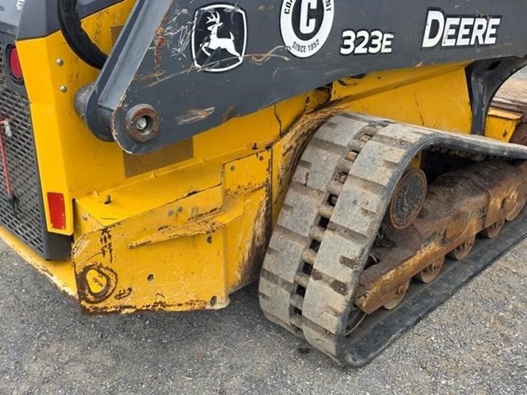 2017-deere-323e-image-18