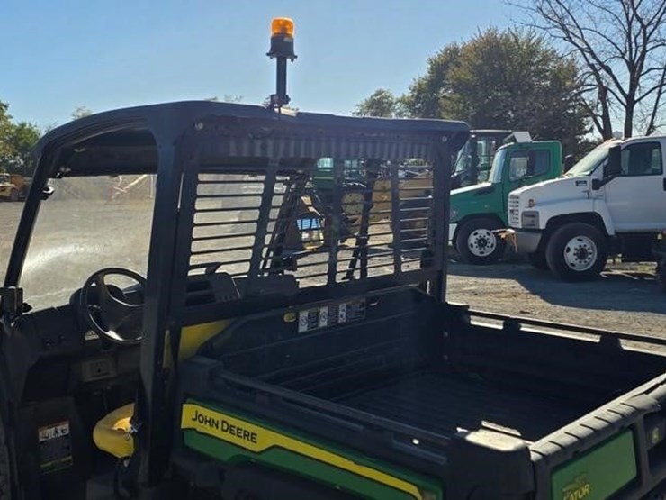 2021-john-deere-gator-xuv-835e-image-18