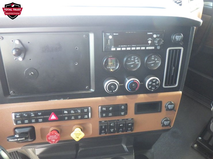 2023-freightliner-cascadia-126-image-18