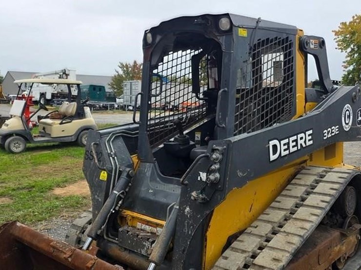 2017-deere-323e-image-35