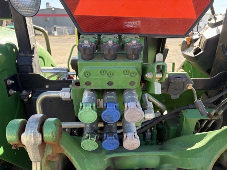 2013-john-deere-5085m-image-18