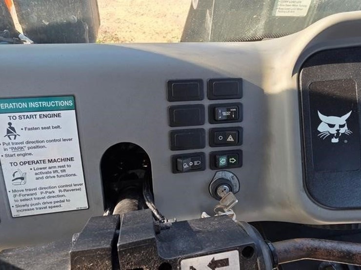 2010-bobcat-toolcat-5600-image-71
