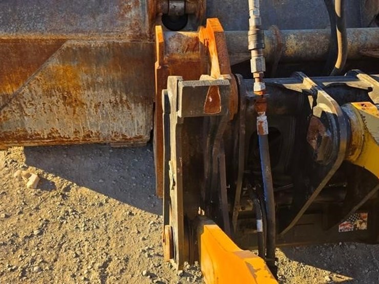 2015-caterpillar-938m-image-12