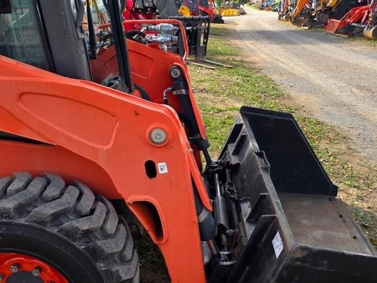 2019-kubota-ssv75-image-30