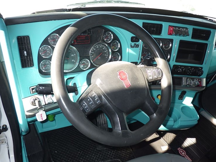 2021-kenworth-t680-image-19
