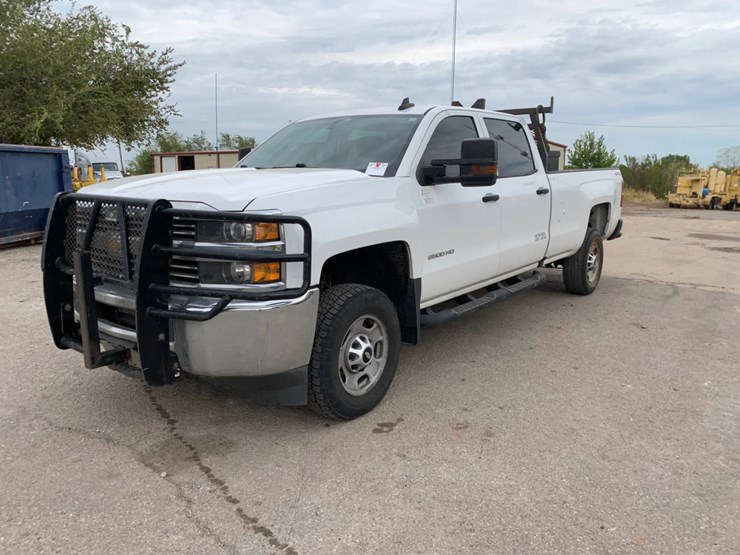 2018-chevrolet-silverado-2500hd-image-2