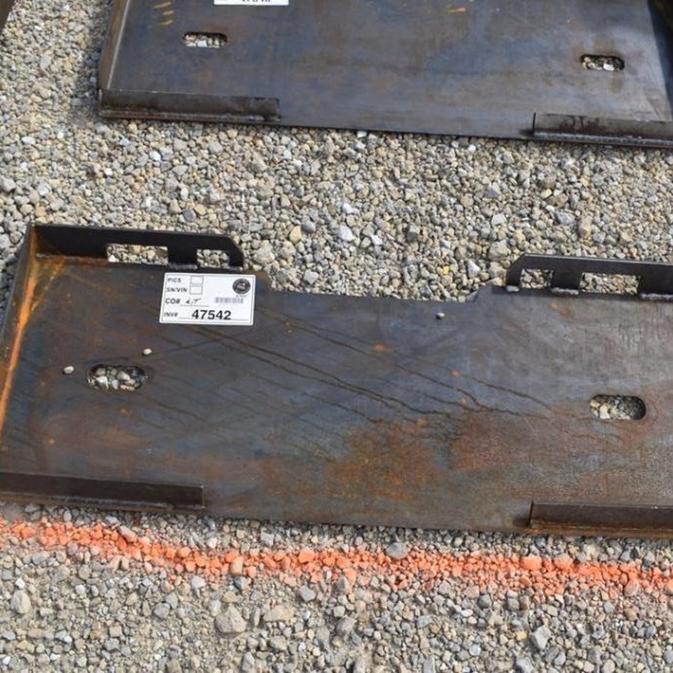 KIT CONTAINERS SKID STEER WELD-ON ATTACHMENT PLATE 47542